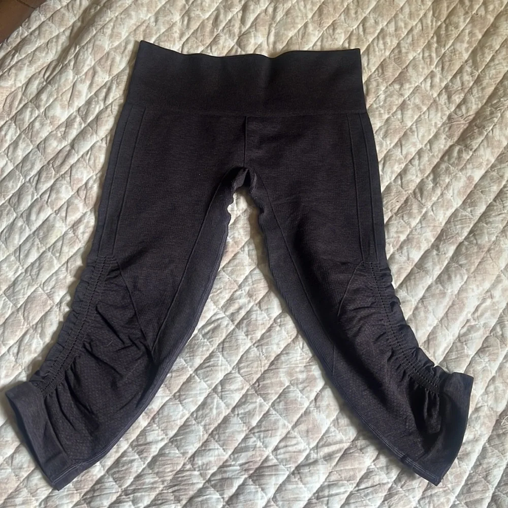 Lululemon capris - Picture 3 of 5